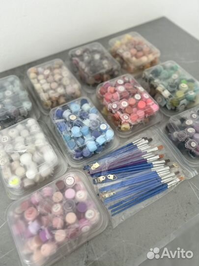 Краска акриловые пакетом остатки и кисти новые