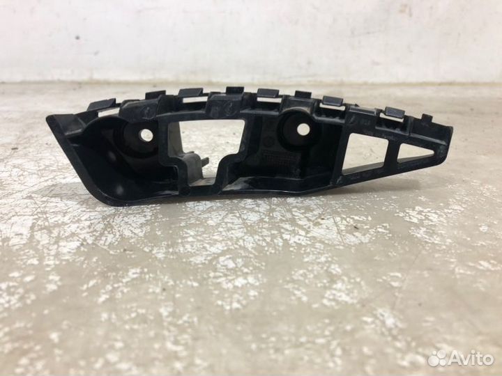Крепление бампера переднее правое Volkswagen Jetta