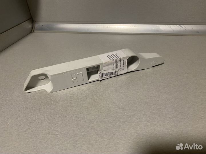 Кронштейн переднего бампера левый Ford Focus