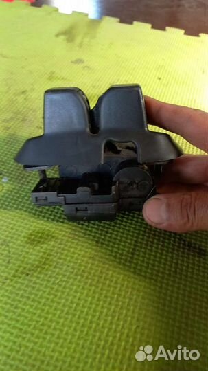 Замок багажника Рено - лагуна 2. Хэтчбек