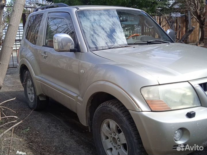 Mitsubishi Pajero 3.5 AT, 2003, 300 000 км