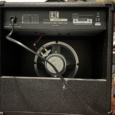 Гитарный комбоусилитель