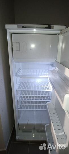 Холодильник бу indesit
