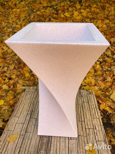 Декоративная ваза/Уличный вазон Тюльпан