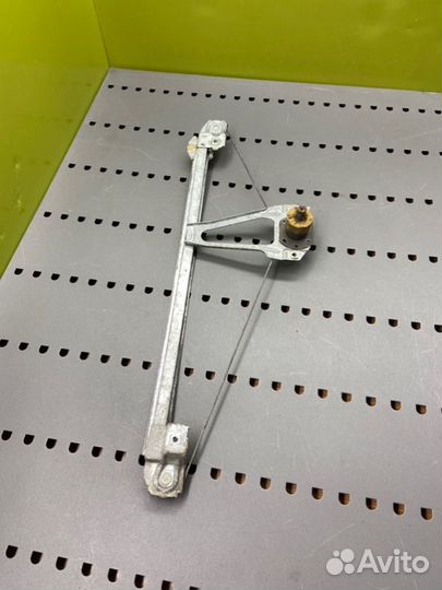 Стеклоподъемник задний правый Mercedes-Benz W124