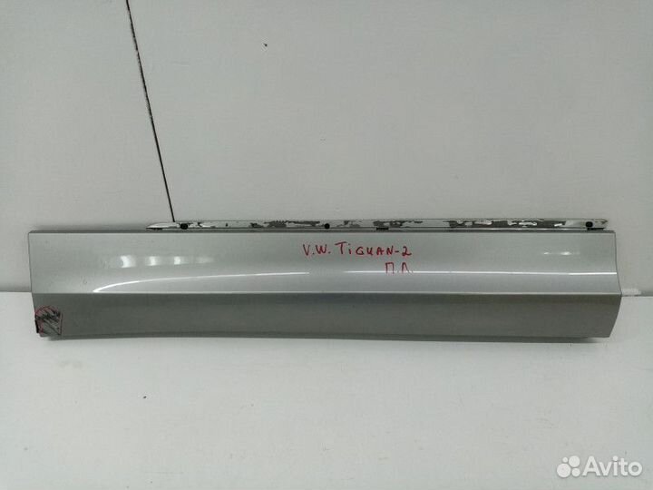 Молдинг передней левой двери Volkswagen Tiguan 2