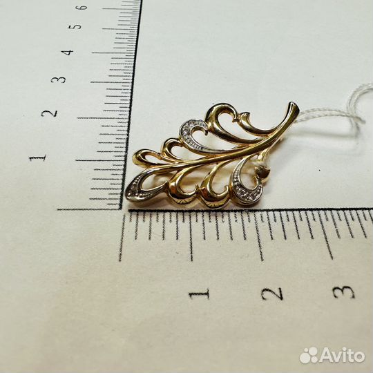 Брошь с синтетическим камнем Золото