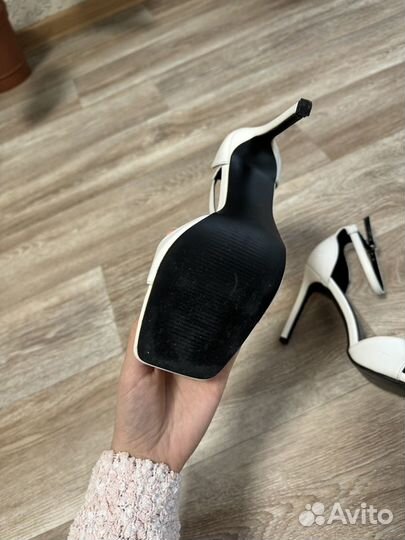 Туфли женскиена узкую ногу 38 размера на шпильке