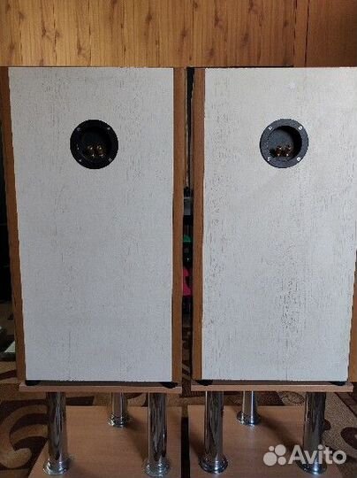 Акустические напольные колонки