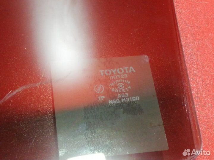 Стекло двери заднее правое Toyota Corolla Fielder