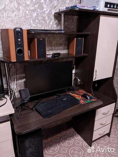 Компьютерный стол