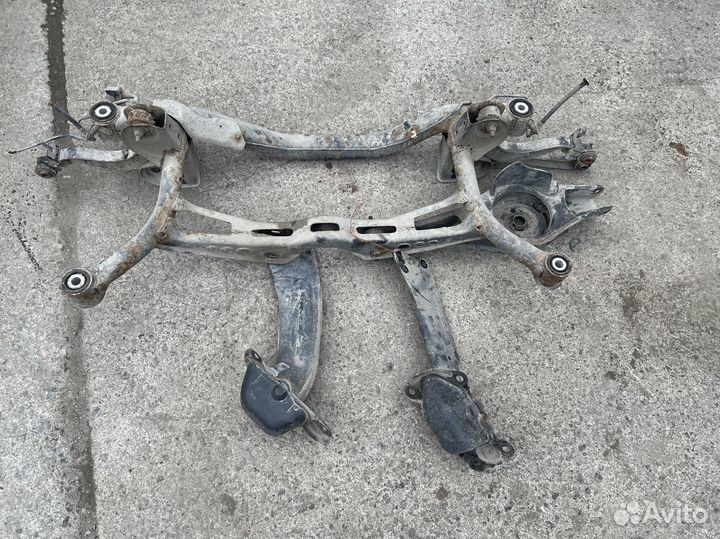 Задний подрамник на Volkswagen Passat B6