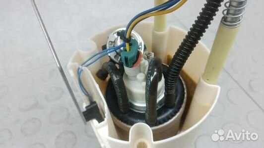 Насос топливный электрический jeep grand cherokee WK (93F01M701)