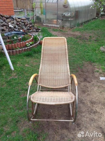 Плетеное кресло качалка