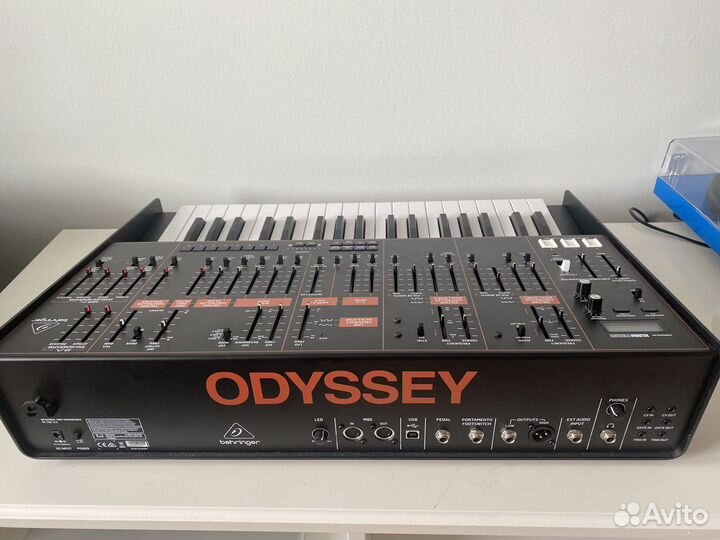 Behringer Odyssey аналоговый синтезатор