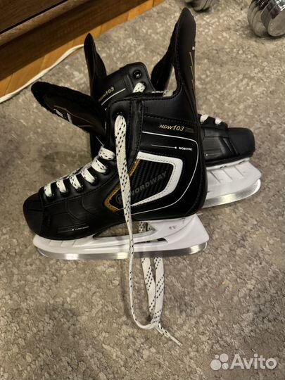 Коньки хоккейные