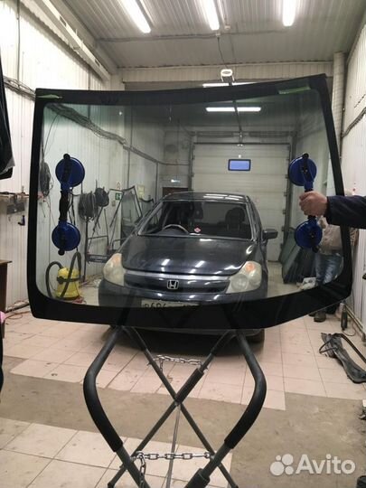 Лобовое стекло на Хонда Стрим