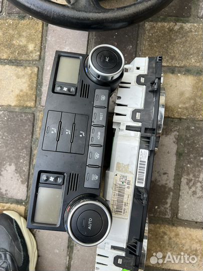 Щиток приборов touareg GP 2008г цветной