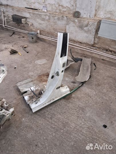 Стойка крышы Toyota Corolla 120