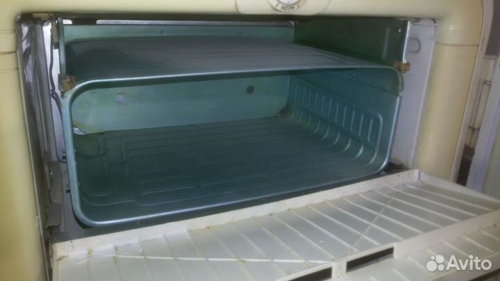 Холодильник ЗИЛ середины 60-х рабочий не ржавый