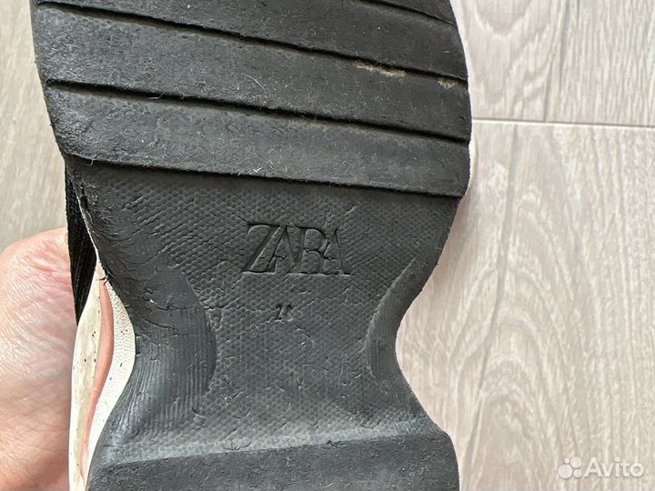 Кроссовки zara