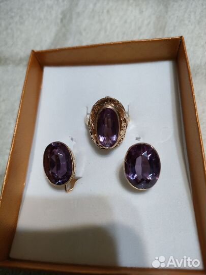 Золотые серьги и кольцо