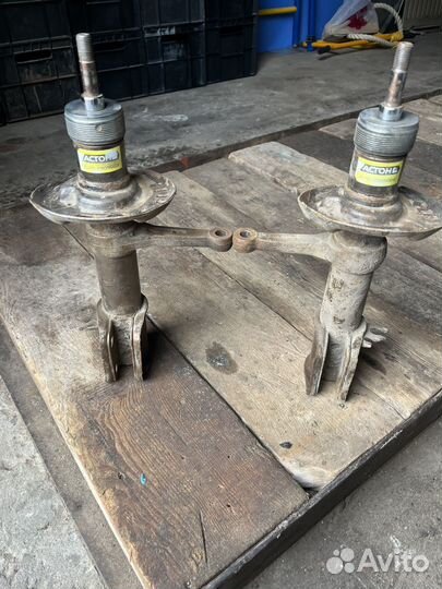 Амортизаторы на ваз Priora/2110 и тд. б/у