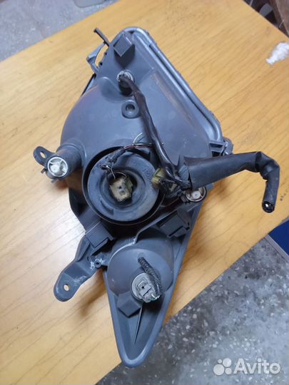 Фара на Toyota IST