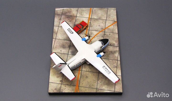 Диорама самолёт L-410 с эскортным автомобилем