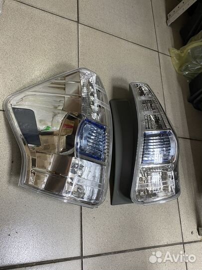 Задние фонари Toyota Prius Alpha ZVW40W, ZVW41W