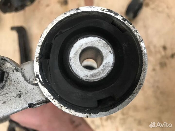 Рычаг подвески верхний передний левый Cadillac Srx