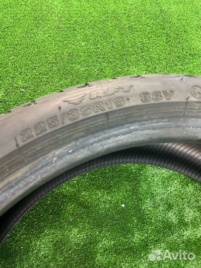 Bridgestone Potenza S001 225/35 R19 88Y