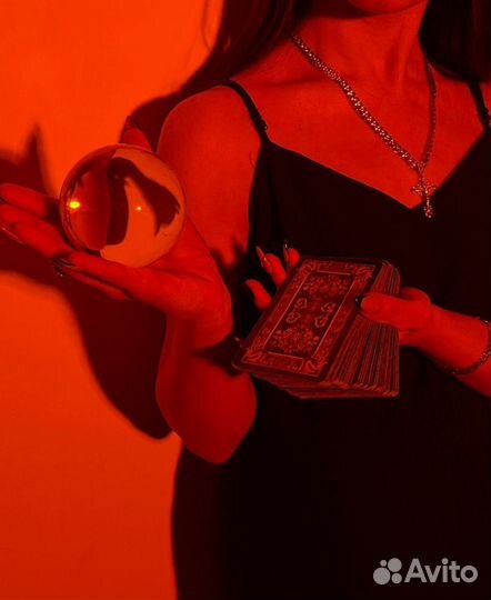 Таролог Ксения. Расклады на картах таро