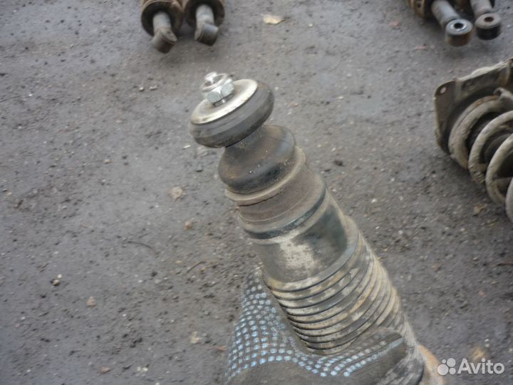 Задняя стойка Ауди 80 Б3