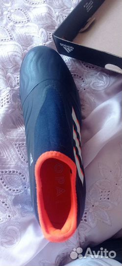 Футбольные бутсы adidas