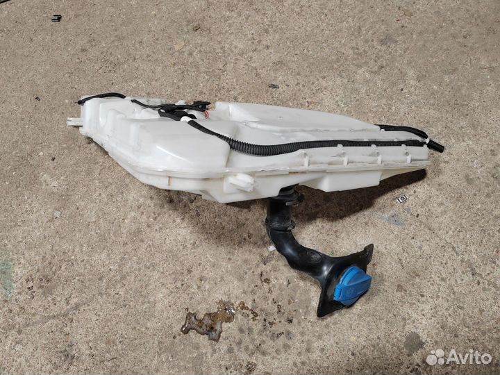 Бачок омывателя Volkswagen Touareg 3 2019