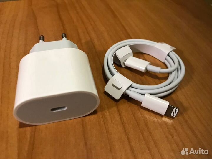 Зарядное устройство на iPhone 20w iPad