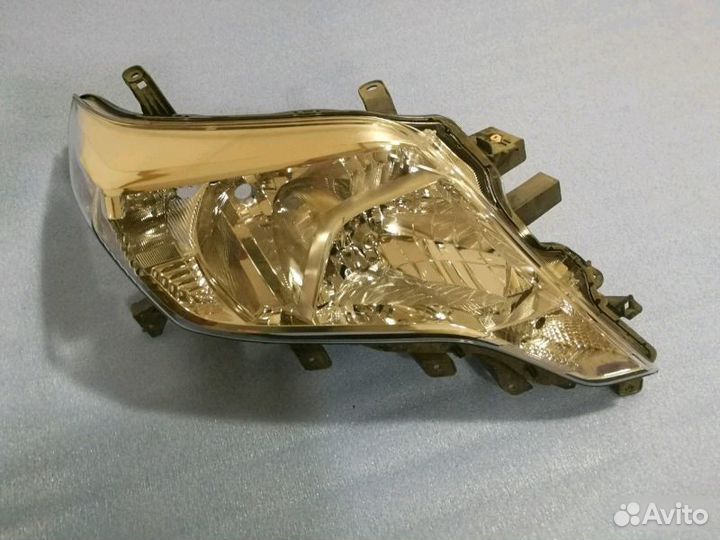 Фара правая Toyota Land Cruiser Prado 150
