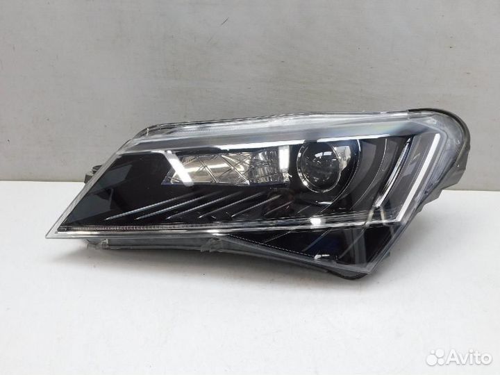 Фара левая Skoda Superb