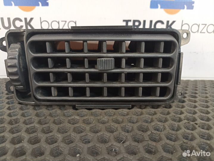 1308507 Дефлектор воздушный правый