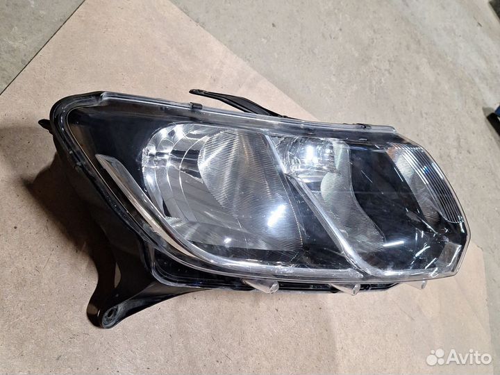 Фара правая Renault Logan 2 Sandero 2