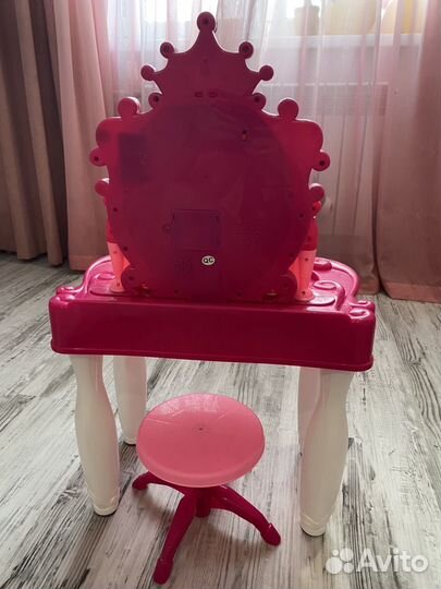 Столик для девочки
