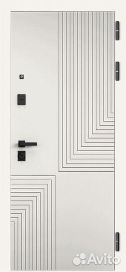 Дверь входная в квартиру с зеркалом