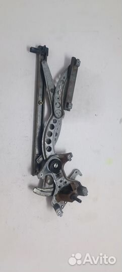 Стеклоподъемник механический передний правый