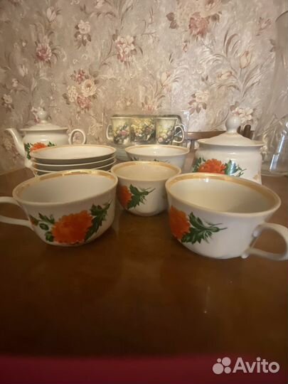 Кружка 2 штуки и к ним тарелка длинная