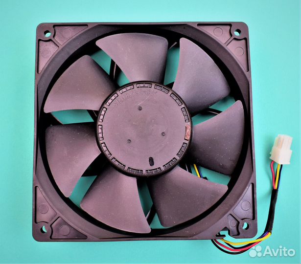 Кулер для Асиков whatsminer 12V 9A 140*38 мм. 4Pin