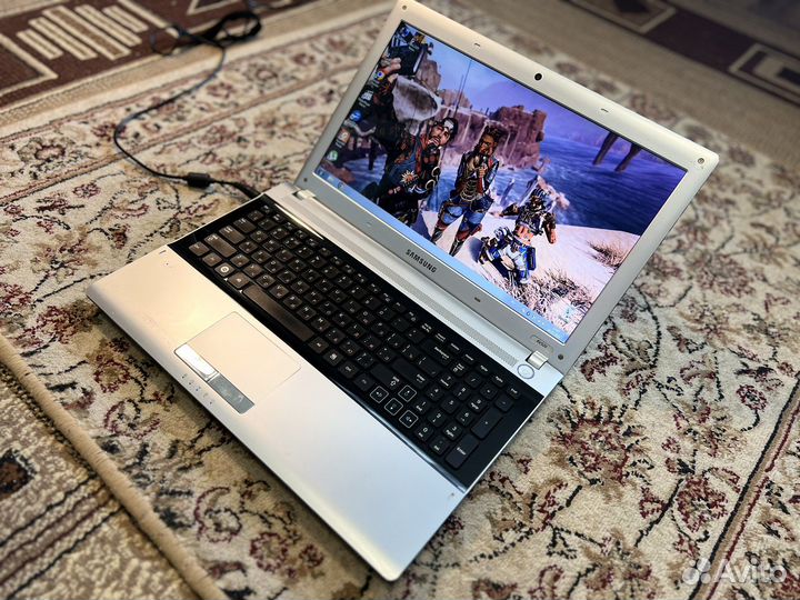 Игровой Ноутбук Samsung core i3/6гб/1тр/GT 520m