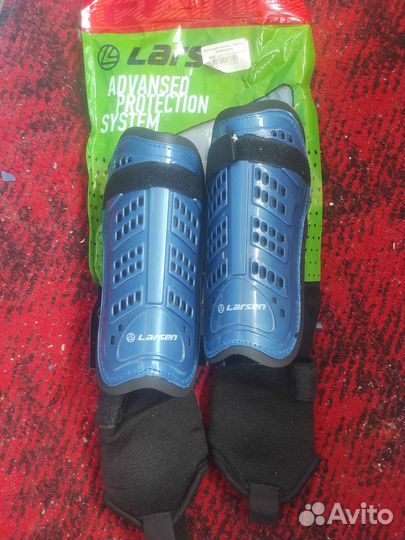 Щитки футбольные детские Larsen