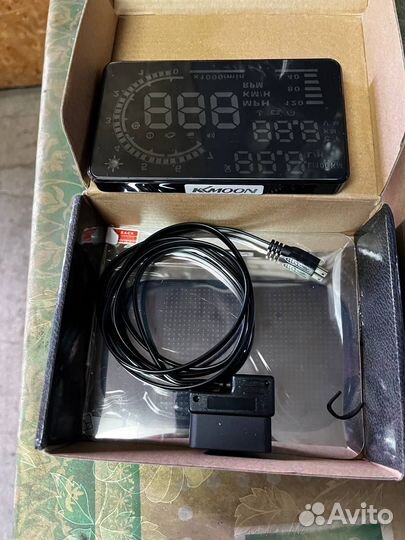 HUD проектор на лобовое стекло автомобиля