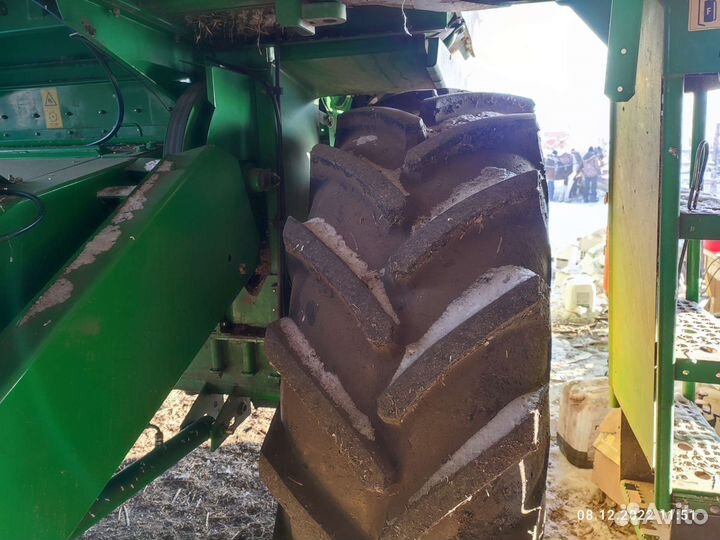 Комбайн John Deere W330, 2012